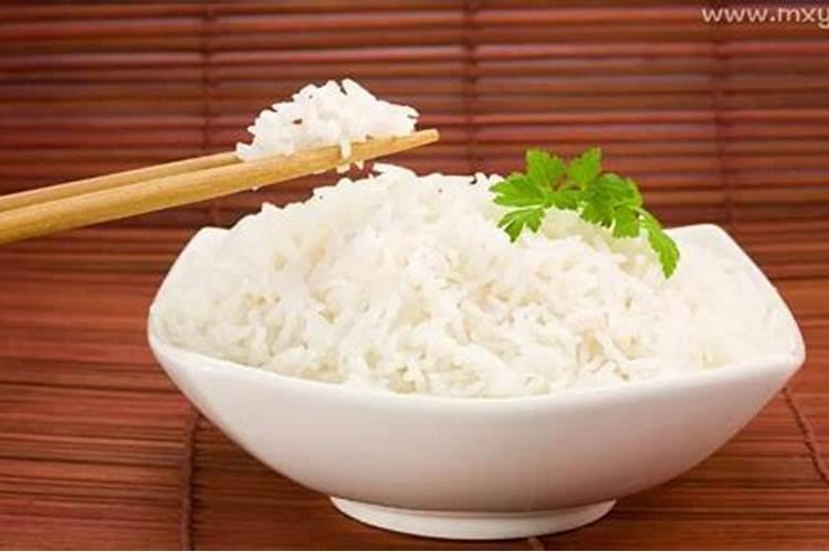 梦见自己生气不吃饭的预兆