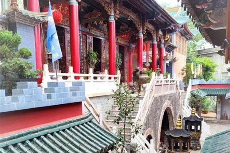 2025年属猪可以扫墓吗