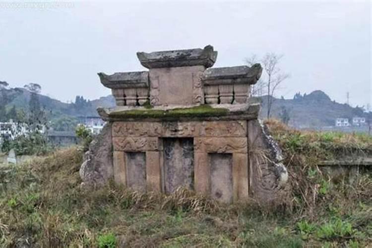 中元节上坟带什么祭品 中元节上坟需要带什么供品