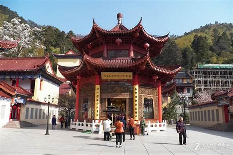 名位大德,弟子在东天目山昭明寺设立祖先永久牌位,请问如何恭请祖先到...