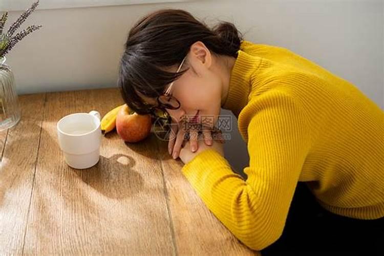 梦见和一个美女睡觉的预兆
