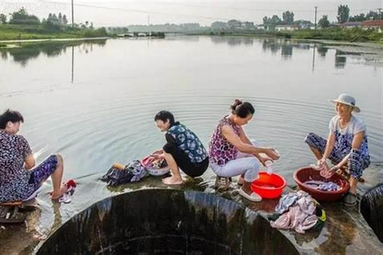 梦见大水冲走衣服的预兆