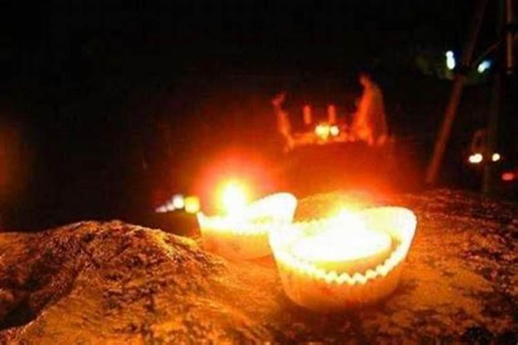 农历七月十五时上坟可以给老坟填土吗