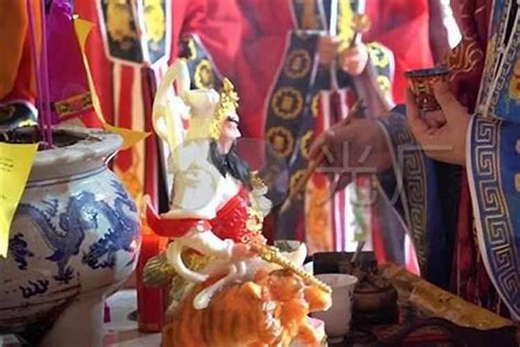 请问1994年属狗的,跟1993年属鸡的属相相克吗,能结婚吗？