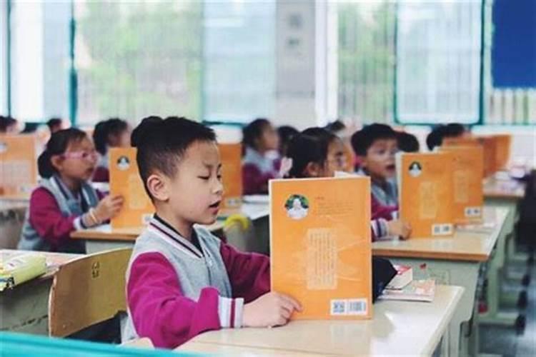 男的梦到又去学校上学是什么意思