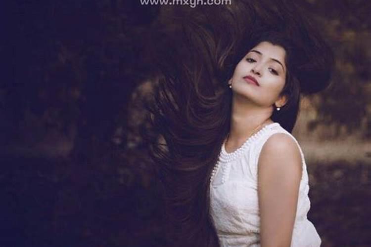 梦到自己抱着女人睡觉
