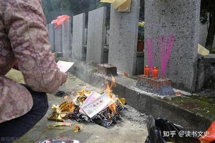 七月十五烧纸在屋里还是屋外