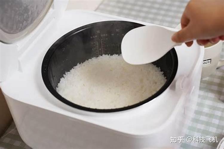 我爸去世了丶我请和尚给他做法,他会知道吗？