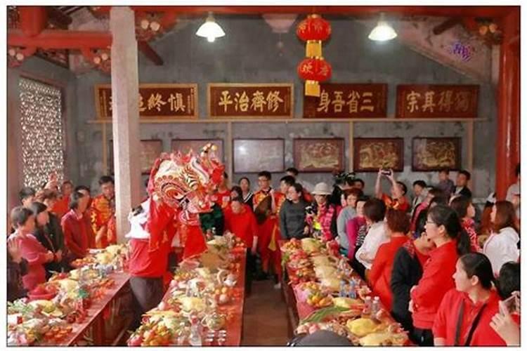 给财神爷上香的正确方法