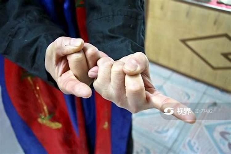 本命年,买的红内衣红内裤必须是全红的吗？有一点点其他颜色可以吗？
