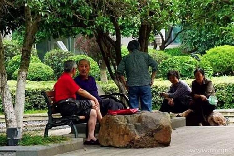 梦见跟死去的邻居在一起,是怎么回事