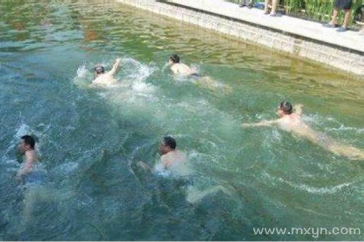 梦见自己在水库游泳的预兆