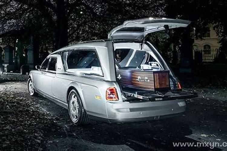 梦见灵车 梦见灵车预兆什么