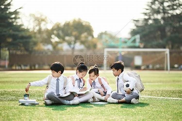 梦见在学校和同学一起玩乐的预兆