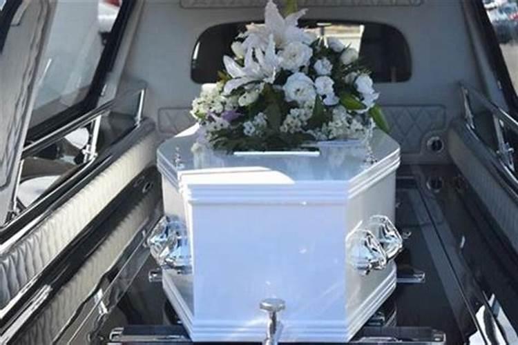 梦见奶奶死去帮着抬棺材