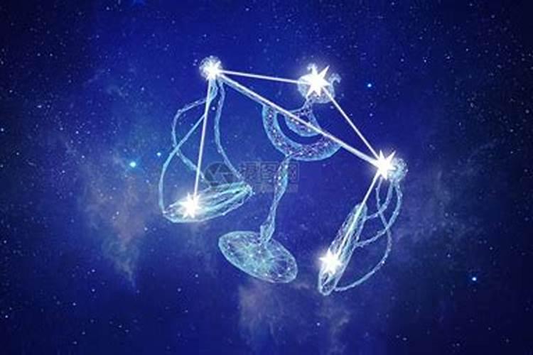 女人太阳凹陷的面相