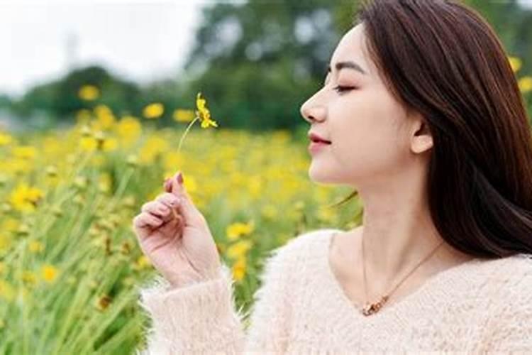 梦见多年不见的同学 梦见多年不见的同学好不好