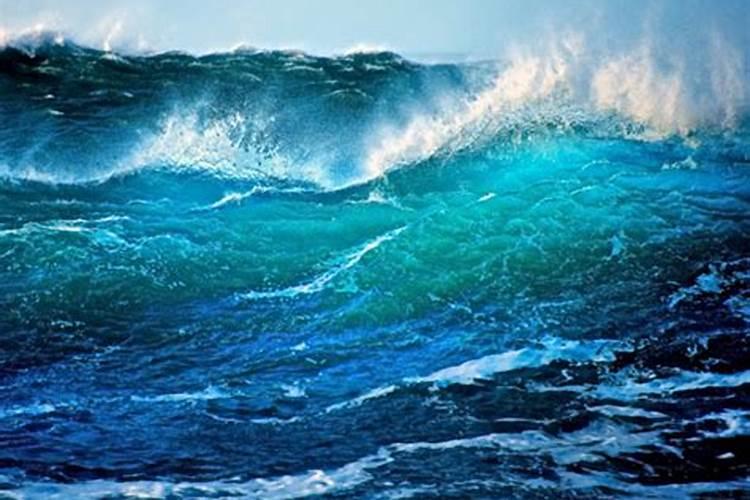 梦见大海波涛汹涌