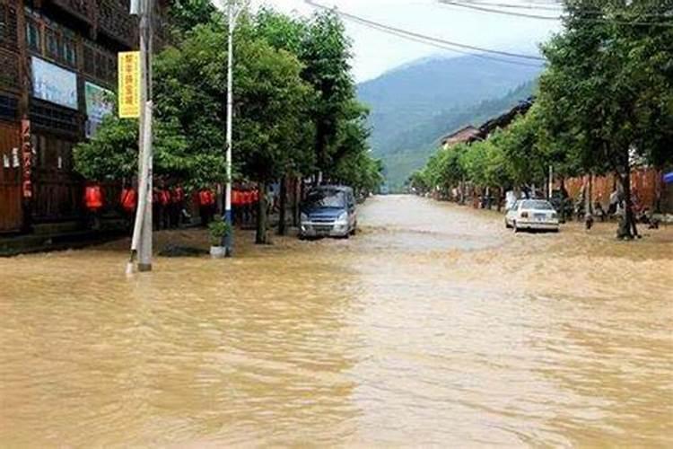 周公解梦梦见河里涨水
