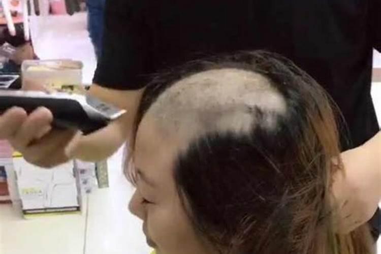 梦见头发被他人剪坏了