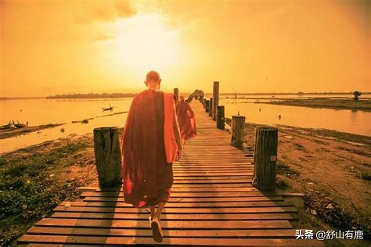 已故的亲人堕入鬼道帮他在寺院供奉往生牌位,帮他放生,还需要供奉三宝吗...