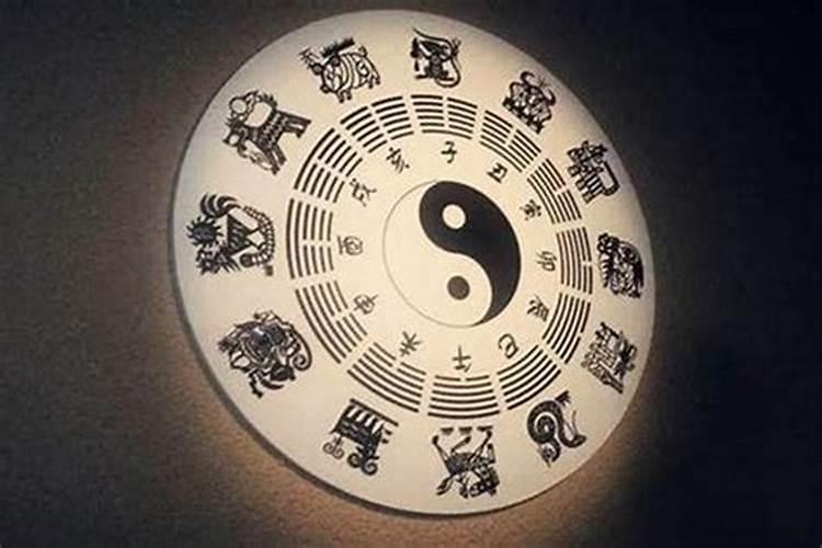 此八字之人单位有危机吗？会被开除公职吗？