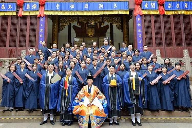 在佛教中,想要皈依佛门需要怎么做？