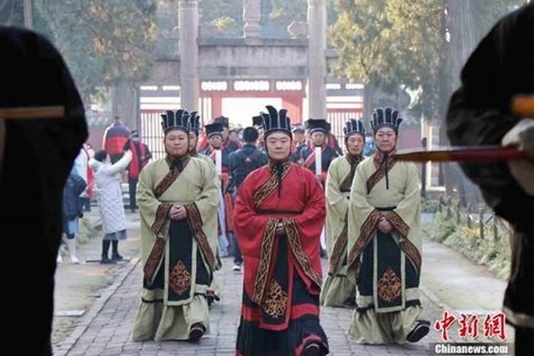 “春节”、“清明节”“中秋节”、“端午节”是按时间的先后顺序排列...