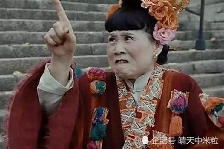 你生活中见到的迷信的人干过哪些事？
