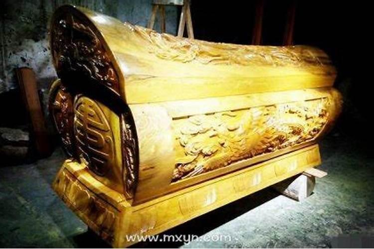 梦见活着的人死了躺在棺材里 究竟是好是坏呢