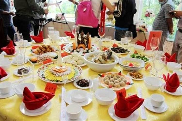 梦见去亲友家做客是什么意思