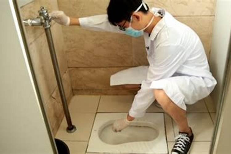 梦见上厕所很脏还沾身上大便的预兆