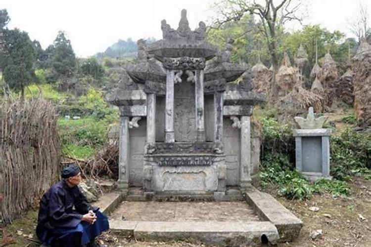 梦见大片墓地是什么意思？