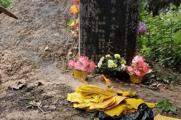 儿子去世一百天该怎么祭奠