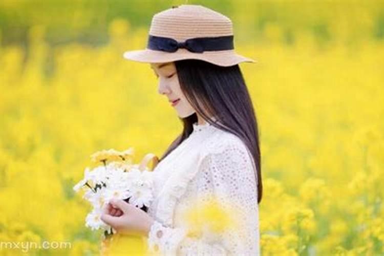 女人梦见熟悉的女性朋友
