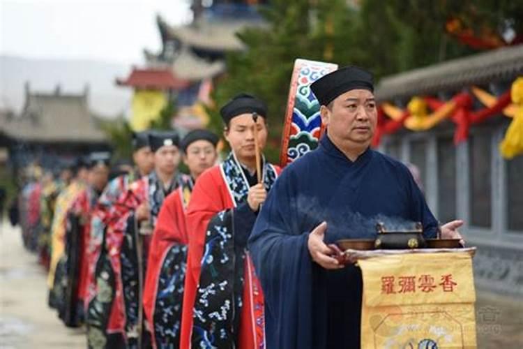 梦见和邻居们聊天的预兆