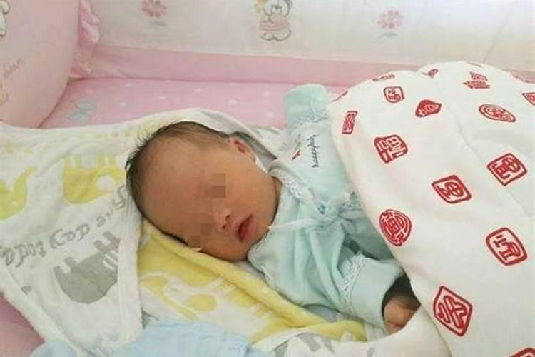 女性双手断掌
