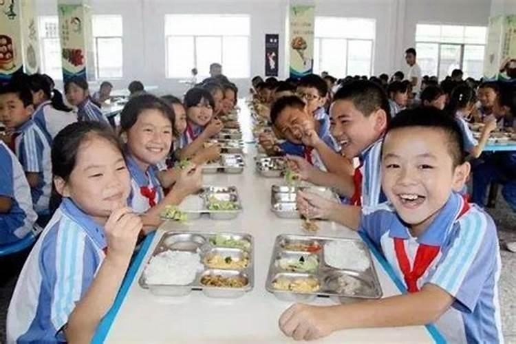 甲子年丙子月乙未日庚辰时,求解答本人命理,女命