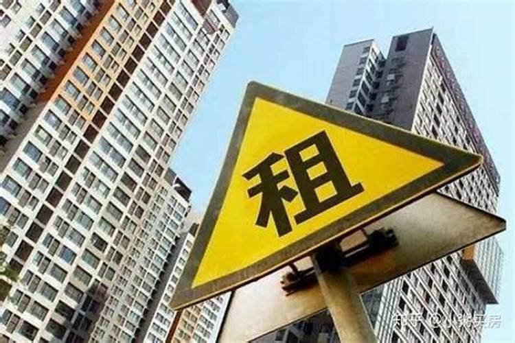 租客回家过年房间被设成灵堂,房东的行为合理吗？