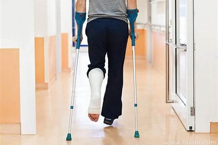 梦见母亲的腿断了的预兆