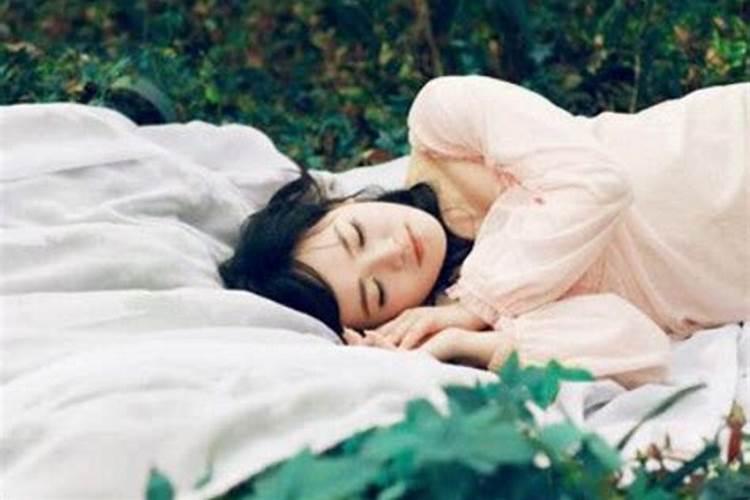 梦见红鱼在水里游