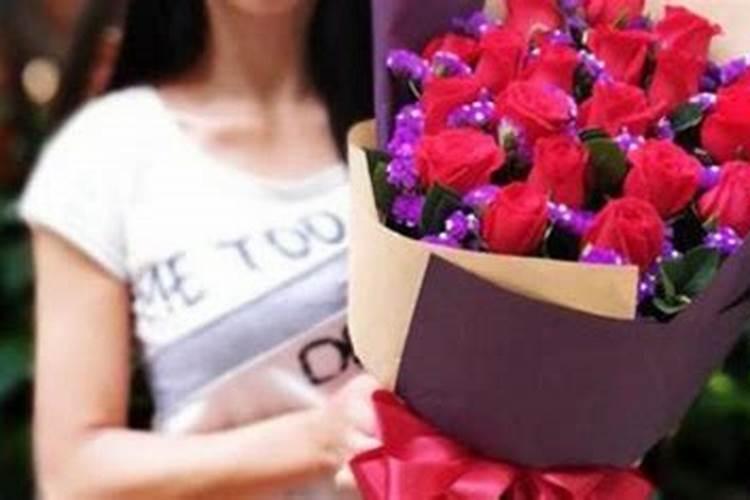 2012年七夕节我想到街上卖纸藤玫瑰花束,如果你是男生你会买给女生...