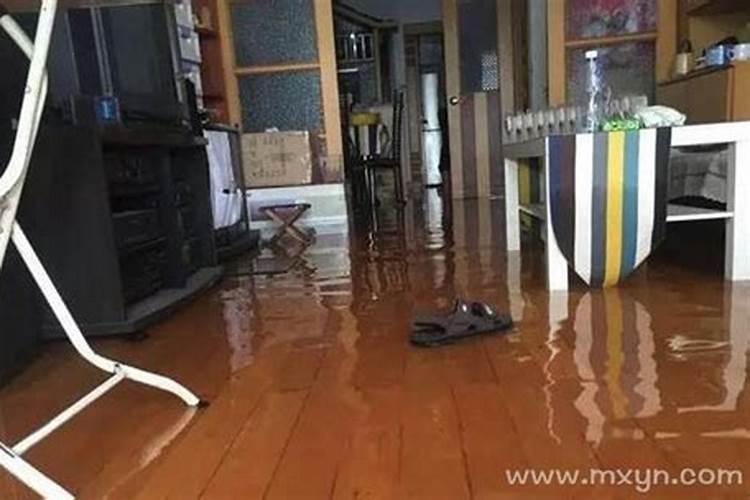梦到屋里漏雨是什么意思