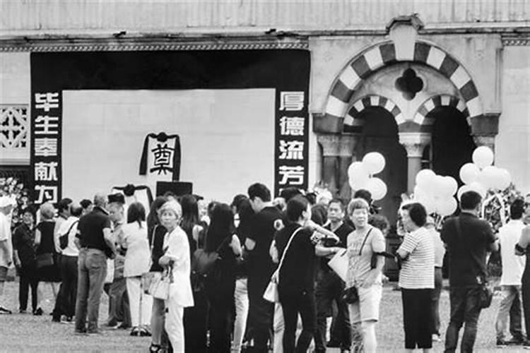 女人梦见别人家办丧事是什么兆头