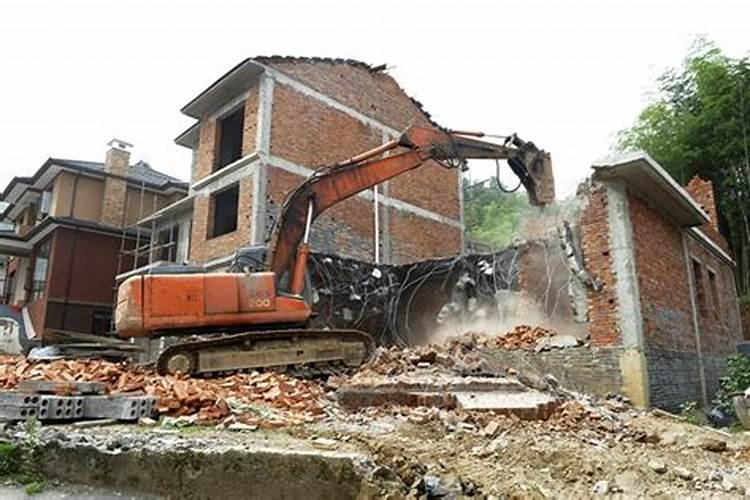梦见老家拆房重建的预兆