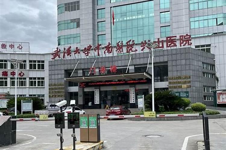 男孩八月十五中秋节出生好吗命硬也能活得漂亮？