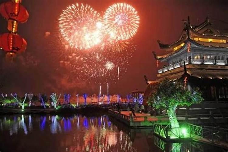 2025外滩亮灯时间表
