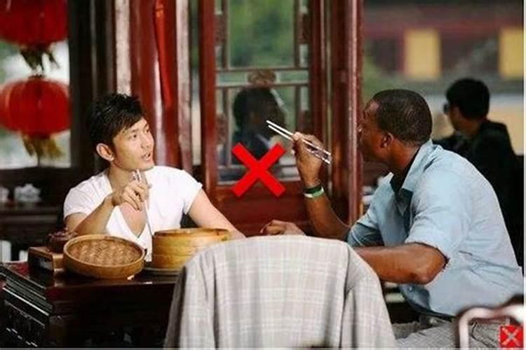 八字喜火金去哪个城市,八字喜火土的人的命运
