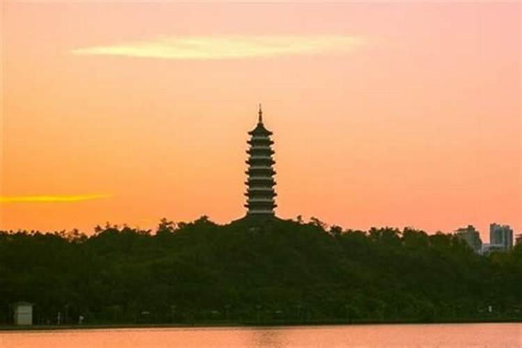 妻子冲太岁丈夫能去参加白事吗？