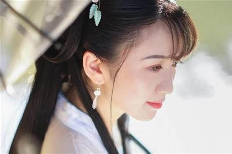 梦见老人死了我哭了